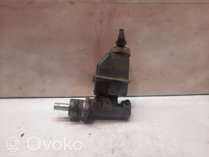 Volkswagen PASSAT B4 Główny cylinder hamulca 358611307