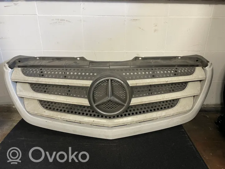 Mercedes-Benz Sprinter W906 Maskownica / Grill / Atrapa górna chłodnicy A9068880523