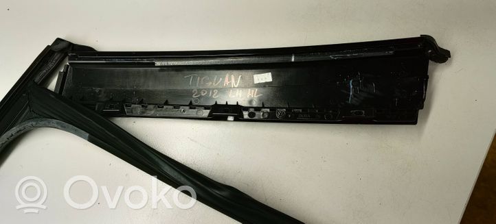 Volkswagen Tiguan Guarnizione in gomma finestrino/vetro portiera posteriore 5N0839901