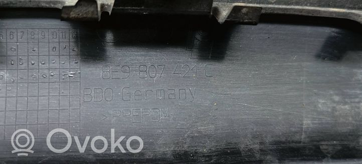 Audi A4 S4 B7 8E 8H Takapuskurin koristemuotolista 8E9807421C