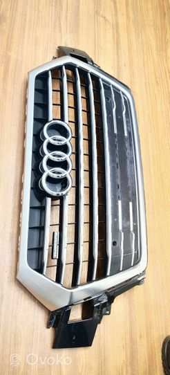 Audi Q7 4M Griglia superiore del radiatore paraurti anteriore 4M0853651F