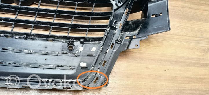 Audi Q7 4M Griglia superiore del radiatore paraurti anteriore 4M0853651F