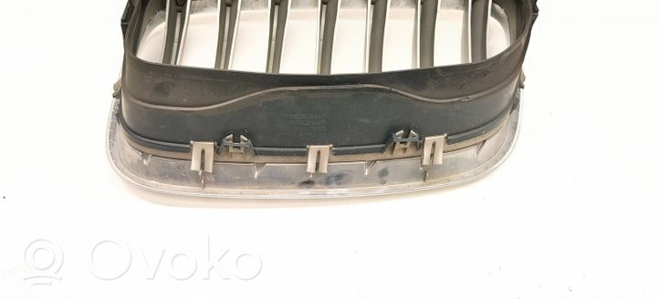 BMW X5 E70 Maskownica / Grill / Atrapa górna chłodnicy 51137171396