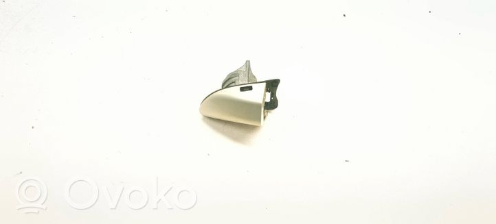 Volkswagen PASSAT B6 Front door handle cover 