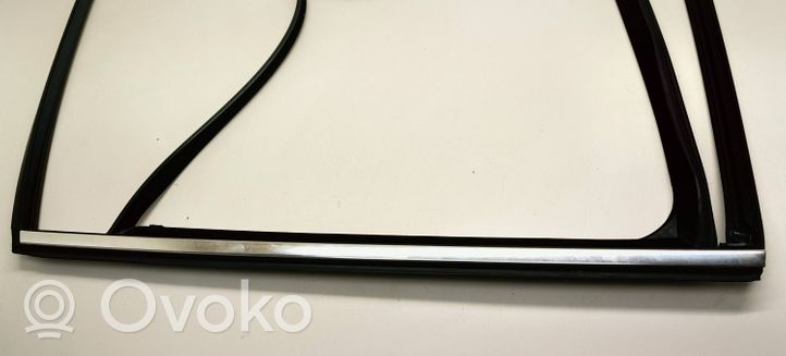 BMW X5 F15 Galinė sandarinimo guma (prie stiklo) 