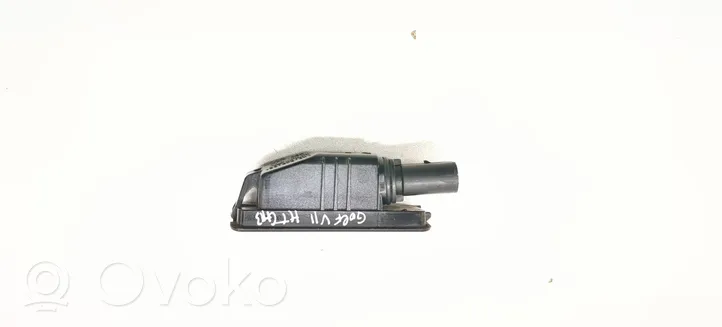 Volkswagen Golf VII Lampa oświetlenia tylnej tablicy rejestracyjnej 1K8943021