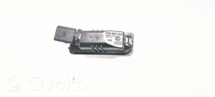 Volkswagen Golf VII Lampa oświetlenia tylnej tablicy rejestracyjnej 1K8943021