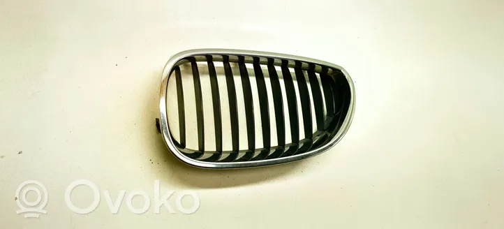 BMW 5 E60 E61 Atrapa chłodnicy / Grill 51137065701