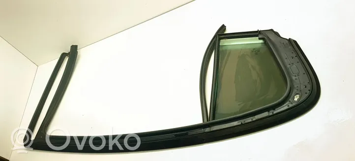 Volkswagen PASSAT B7 Fenêtre latérale vitre arrière 3AE845211