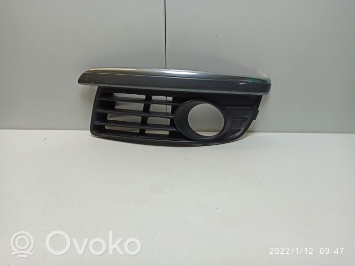 Volkswagen Jetta V Front fog light trim/grill 