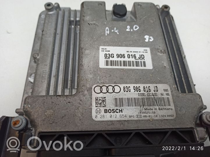 Audi A4 S4 B7 8E 8H Moottorin ohjainlaite/moduuli 