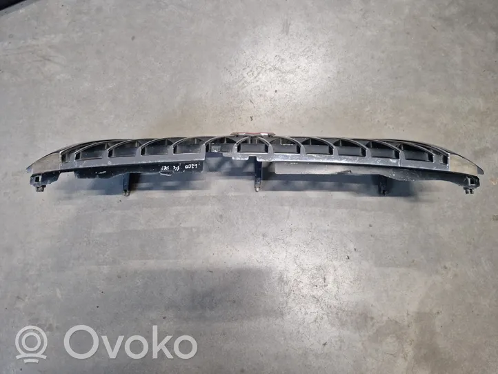 Mitsubishi L200 Grille calandre supérieure de pare-chocs avant 