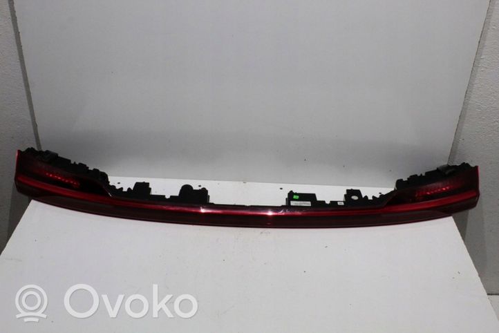 Audi e-tron Rear light center trim bar blend 