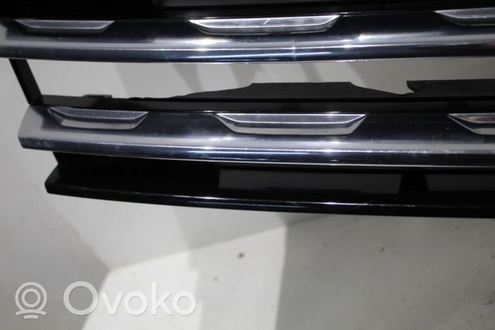 Volkswagen Tiguan Grille calandre supérieure de pare-chocs avant 5NA853653A