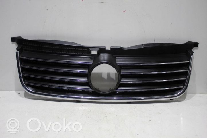 Volkswagen PASSAT B5.5 Etupuskurin ylempi jäähdytinsäleikkö 3B0853851L