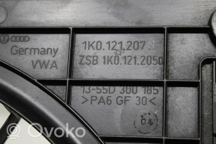 Volkswagen Golf V Jäähdyttimen jäähdytinpuhallin 1K0121205Q