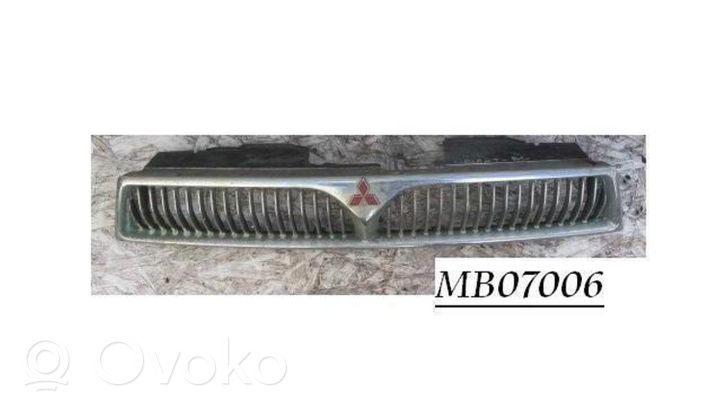 Mitsubishi Galant Etupuskurin ylempi jäähdytinsäleikkö MB07006