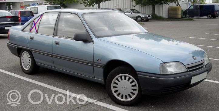 Opel Omega A Vetro del deflettore posteriore 