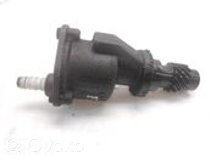 Volkswagen PASSAT B3 Alipainepumppu 068145707