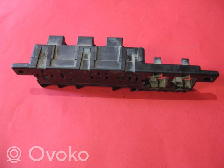 Volkswagen Bora Saugiklių blokas 8L0941822A