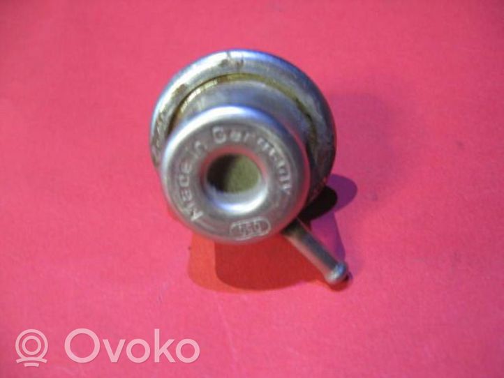 Volkswagen Lupo Fuel pressure regulator 037133035C