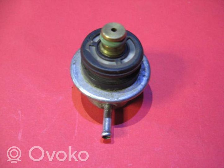 Skoda Octavia Mk1 (1U) Régulateur de pression de carburant 037133035C