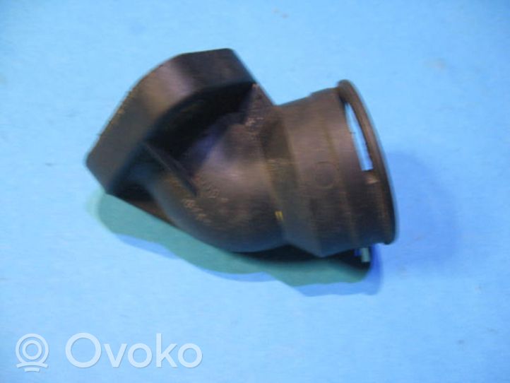 Audi 80 90 S2 B4 Sfiato/tubo di sfiato/tubo flessibile 028103111E