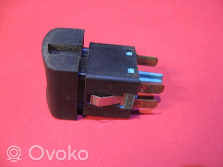 Opel Omega B1 Seat heating switch 90460292