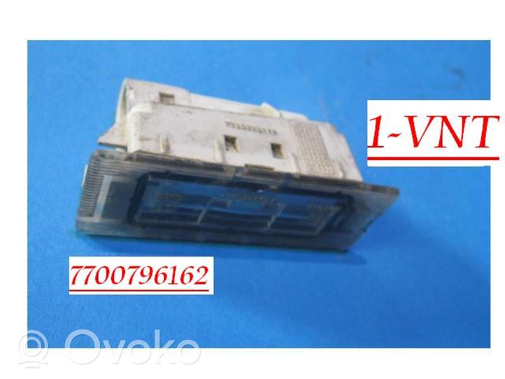 Opel Movano A Lampa oświetlenia tylnej tablicy rejestracyjnej 7700796162