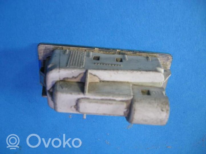 Nissan Interstar Lampa oświetlenia tylnej tablicy rejestracyjnej 7700796162