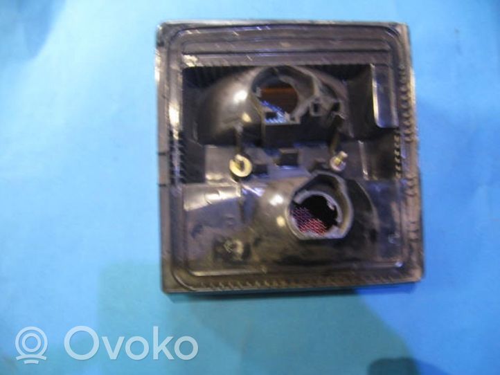 Audi 80 90 B2 Lampy tylnej klapy bagażnika 811945226