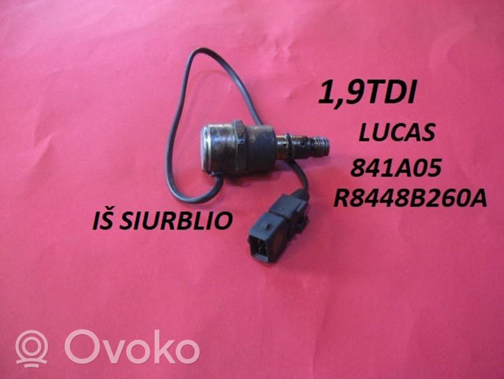 Volvo S40, V40 Capteur de pression de carburant 841A05