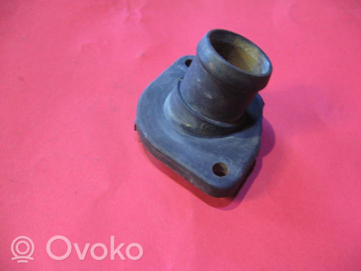 Volkswagen Golf IV Termostaatin kotelo 032121121B