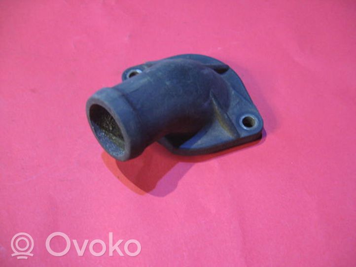 Audi 80 90 B2 Termostaatin kotelo 055121121E