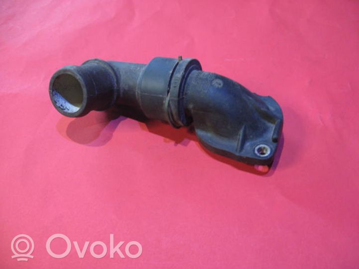 Volkswagen Golf III Termostaatin kotelo 037121121A