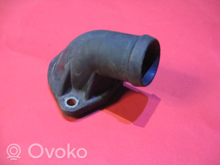 Audi A4 S4 B5 8D Termostaatin kotelo 030121121B