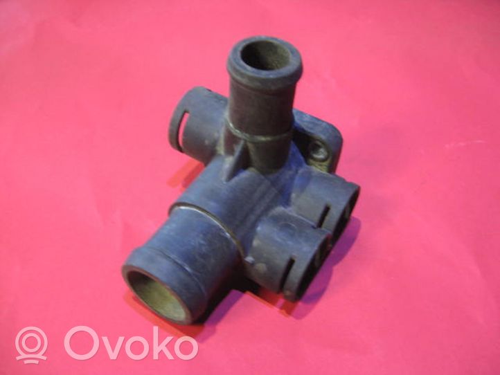 Volkswagen Vento Tuyau de liquide de refroidissement moteur 037121132B