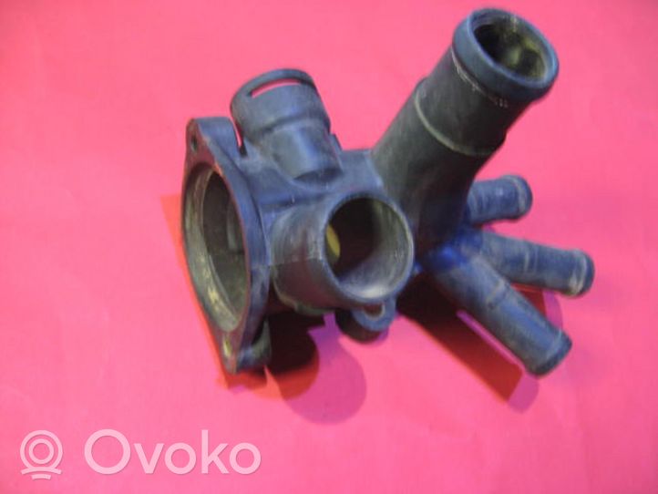 Volkswagen Jetta III Termostaatin kotelo 030121117N