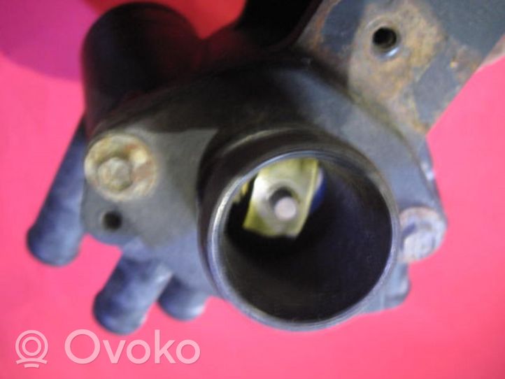 Volkswagen Bora Termostaatin kotelo 032121111A