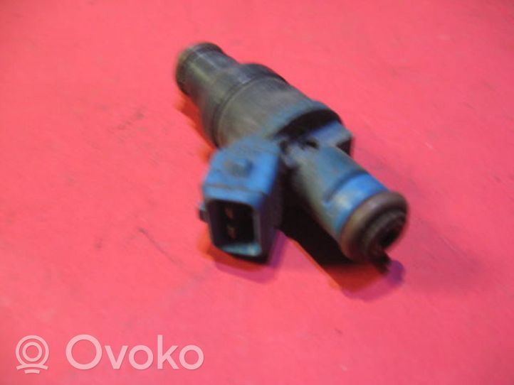 Audi A4 S4 B5 8D Polttoainesuutin 06B133551C