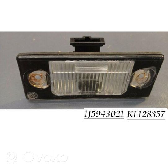 Volkswagen Golf IV Lampa oświetlenia tylnej tablicy rejestracyjnej 1J5943021