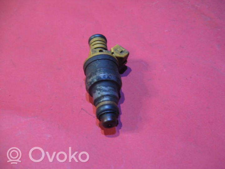 Volkswagen Jetta II Injecteur de carburant 037906031A