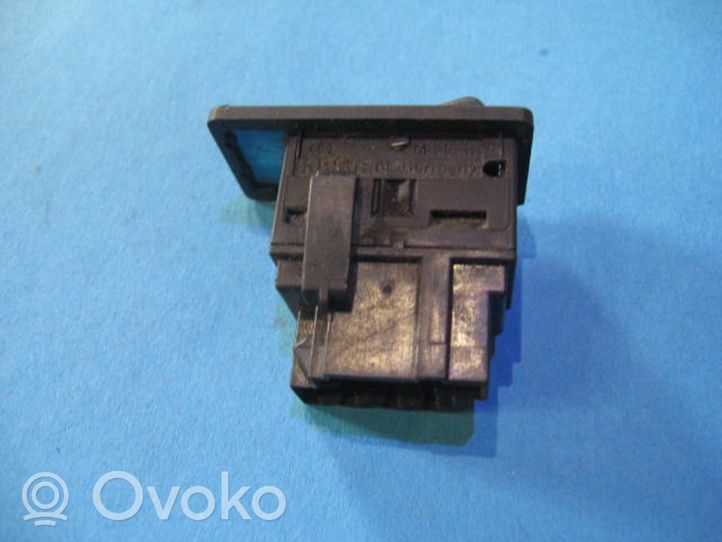 Volvo 960 Interruptor de luz antiniebla 8820