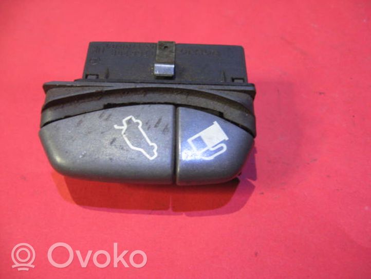 Volvo S70  V70  V70 XC Bouton interrupteur ouverture du coffre 013170000