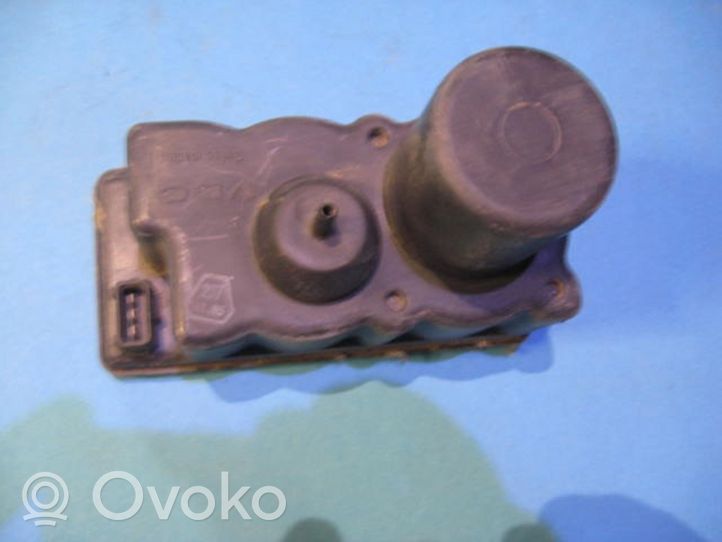 Audi 80 90 B2 Keskuslukituksen alipainepumppu 443862257C