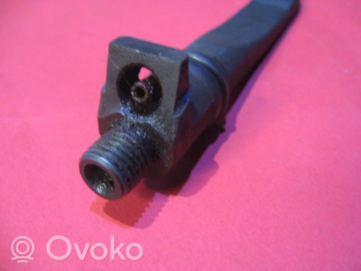 Opel Zafira A Fuel Injector clamp holder 095158400