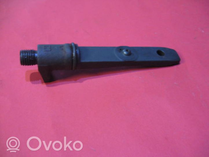 Opel Vectra B Fuel Injector clamp holder 095158400