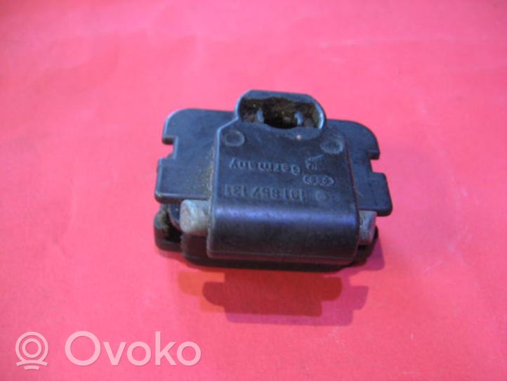 Volkswagen PASSAT B2 Glove box lock 191857131