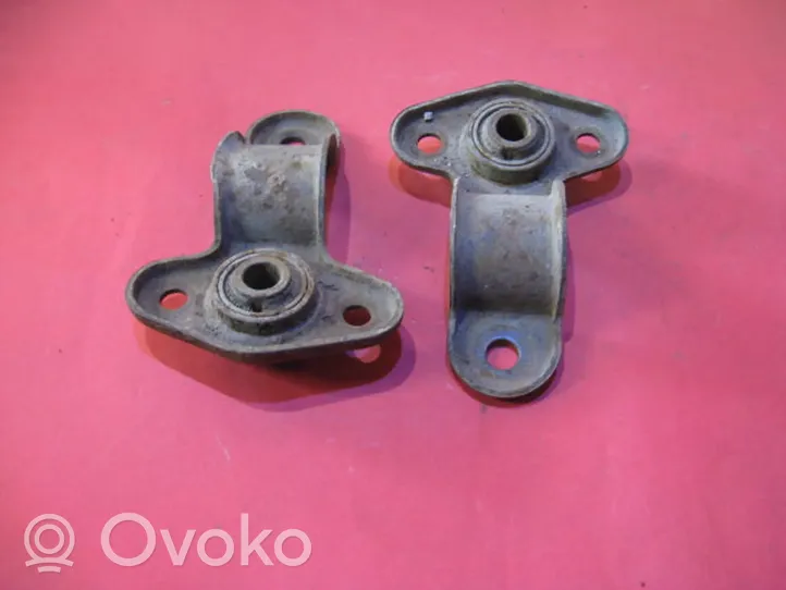 Mitsubishi Galant Eterna Mocowanie stabilizatora osi przedniej MB892981