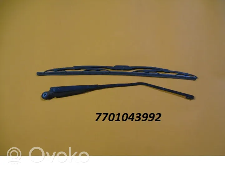 Nissan Primastar Ramię wycieraczki szyby tylnej 7701043992